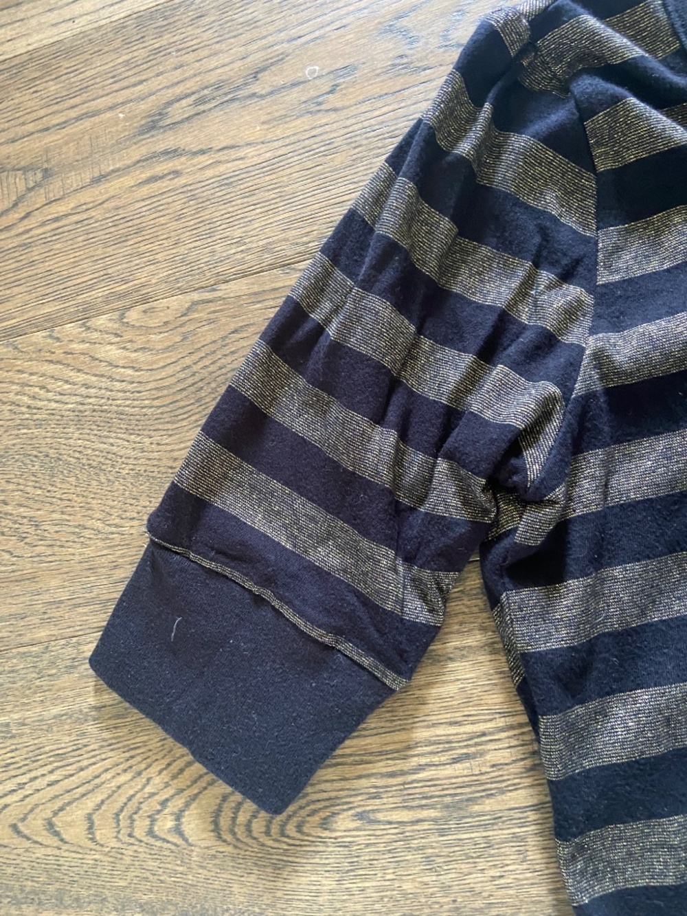 EUC: Vintage Y2K Union Bay Black & Shimmering Gold Striped Top w/ Keyhole Back M - Picture 2 of 13
